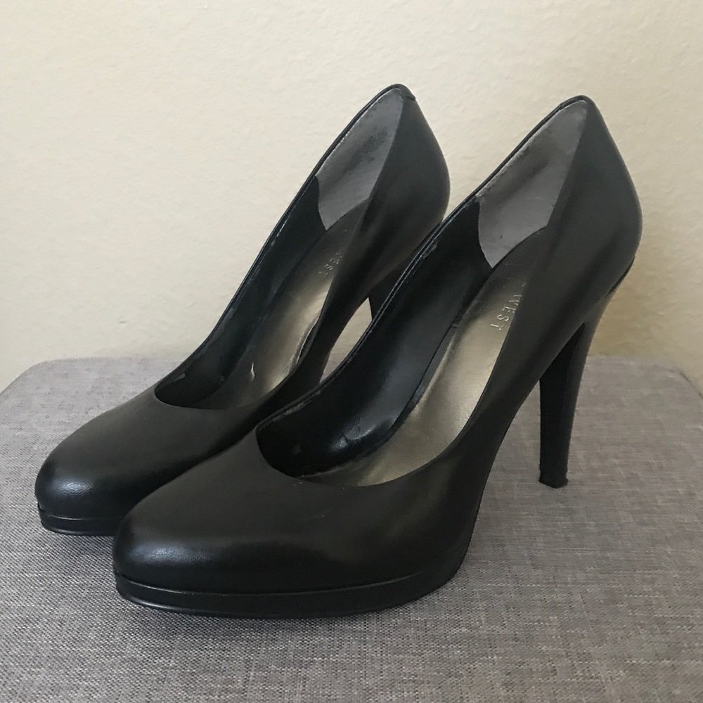 Size 7 Black Nine West Pumps